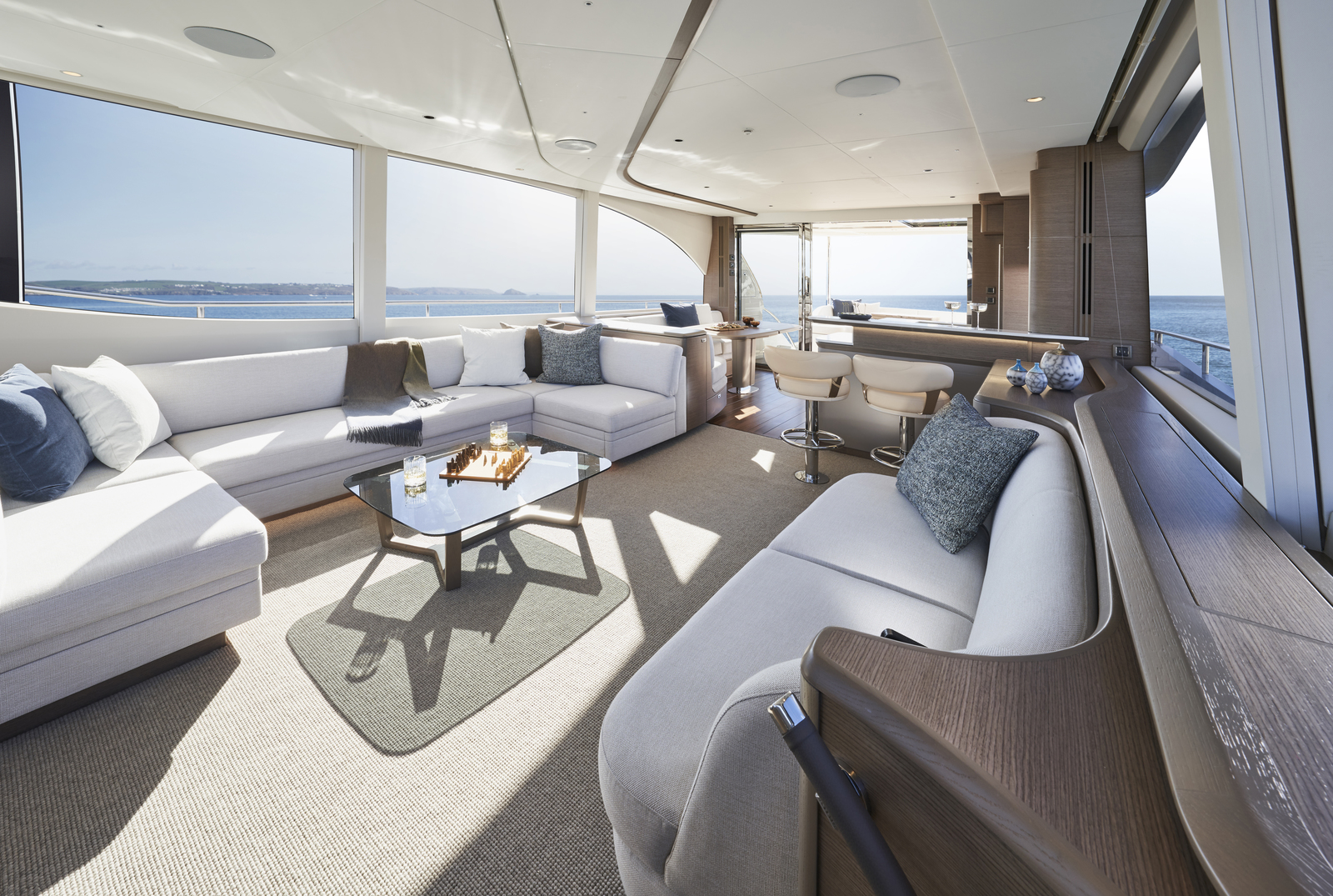 Princess Yachts Y72 Flybridge - boat shopping