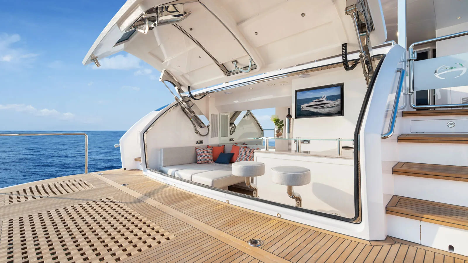 Tri-Deck FD92 yacht Horizon - boat shopping