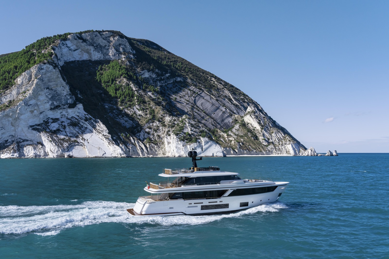 Custom Line Navetta 30 - boat shopping