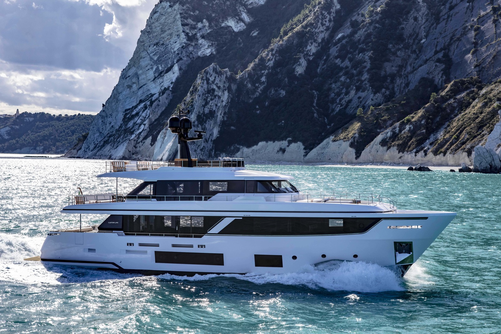 Custom Line Navetta 30 - boat shopping