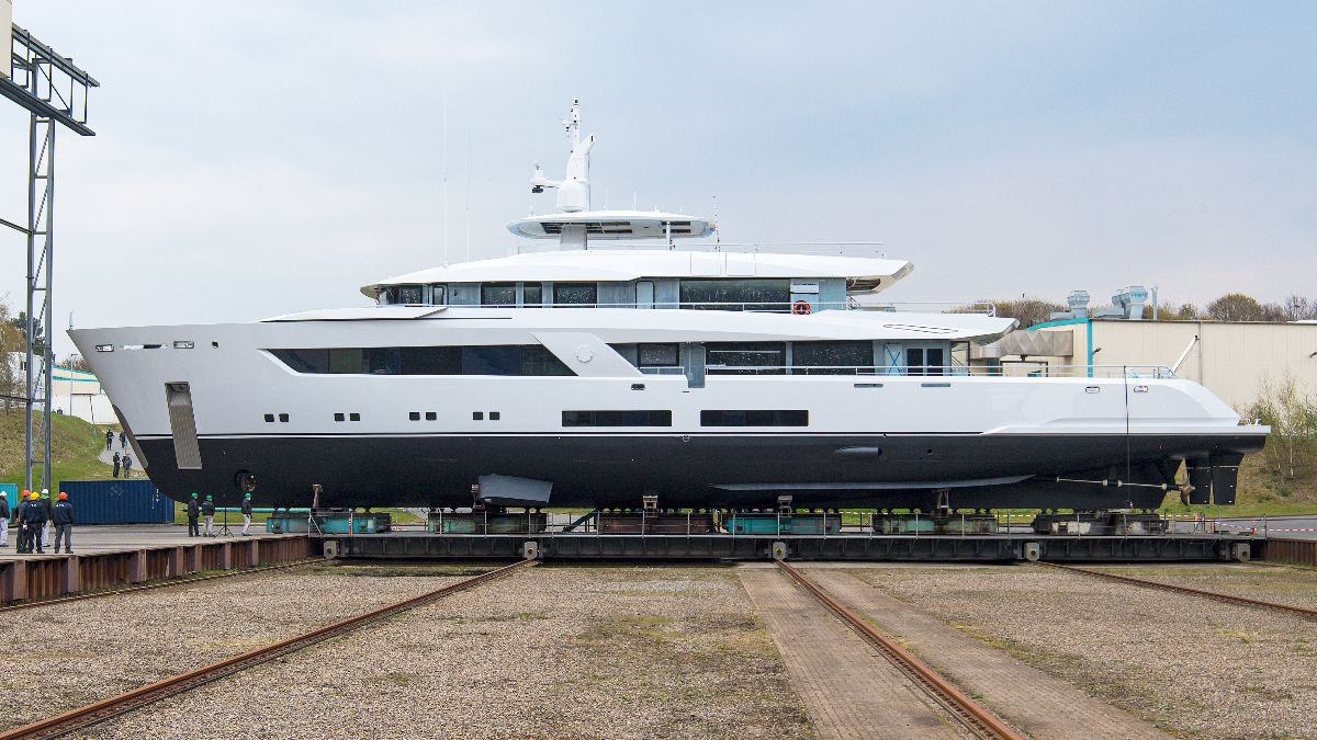 Lurssen superiate Projeto 13800 - boat shopping