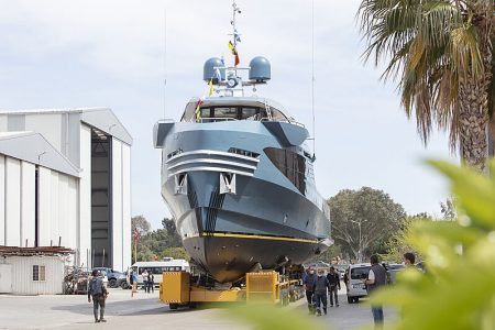 Alia Yachts iate de suporte Phi Phantom - boat shopping