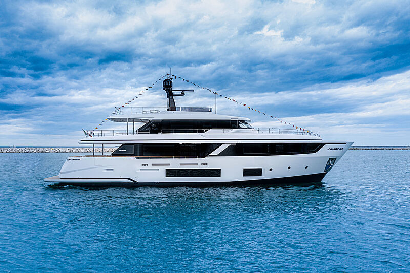 Custom Line Navetta 30 Mrs G - boat shopping