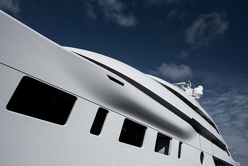 superiate blissx feadship lançamento - boat shopping