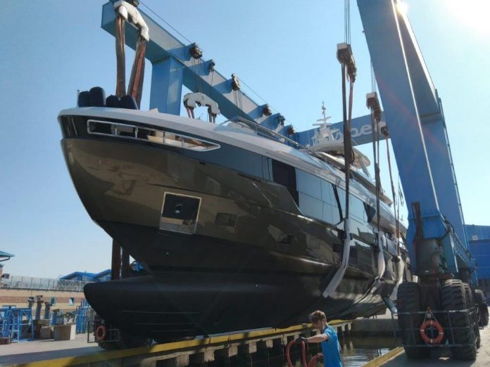 Azimut Grande Trideck lançamento da segunda unidade - boat shopping