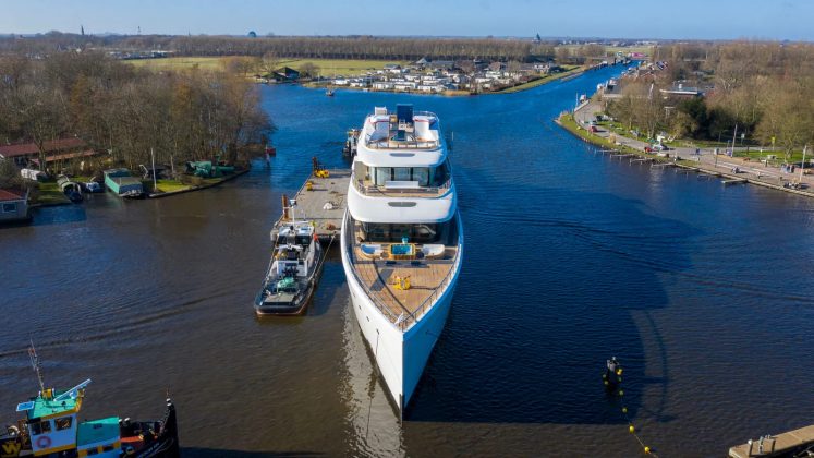 Feadship superiate Viva - boat shopping