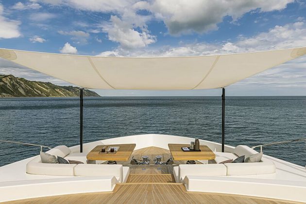 Ferretti 1000 - boat shopping