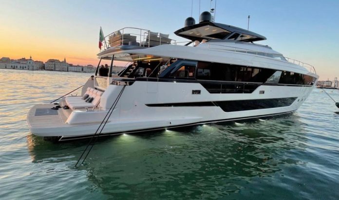 Ferretti Yachts 1000 lançamento venice boat show - boat shopping