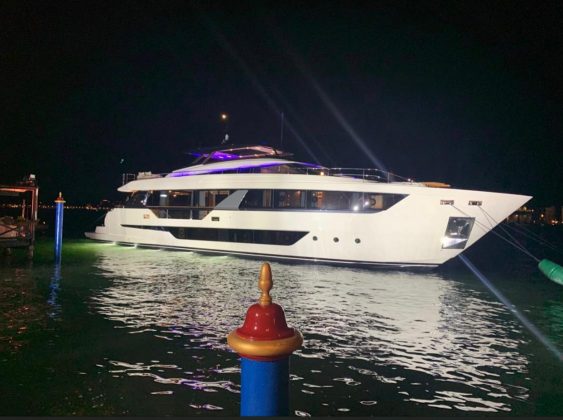 Ferretti Yachts 1000 lançamento venice boat show - boat shopping