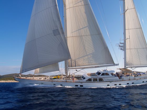 Veleiro Juliet refit Royal Huisman Huisfit - boat shopping