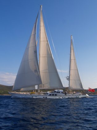 Veleiro Juliet refit Royal Huisman Huisfit - boat shopping