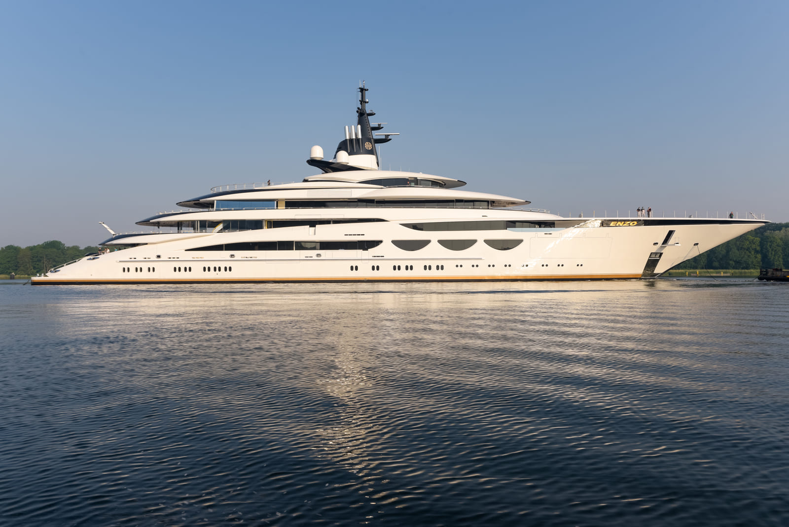 Lurssen superiate Enzo - boat shopping