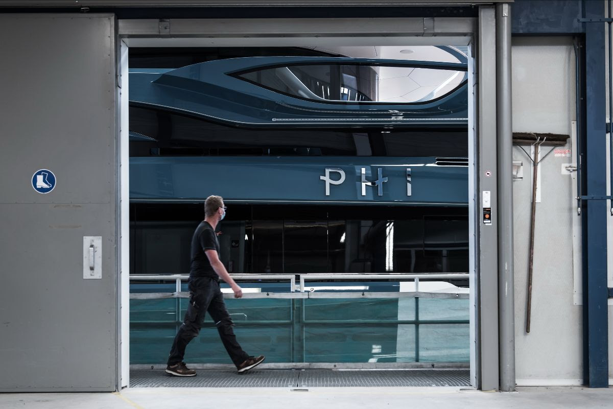 Primeiras imagens superiate Project Phi Royal Huisman - boat shopping