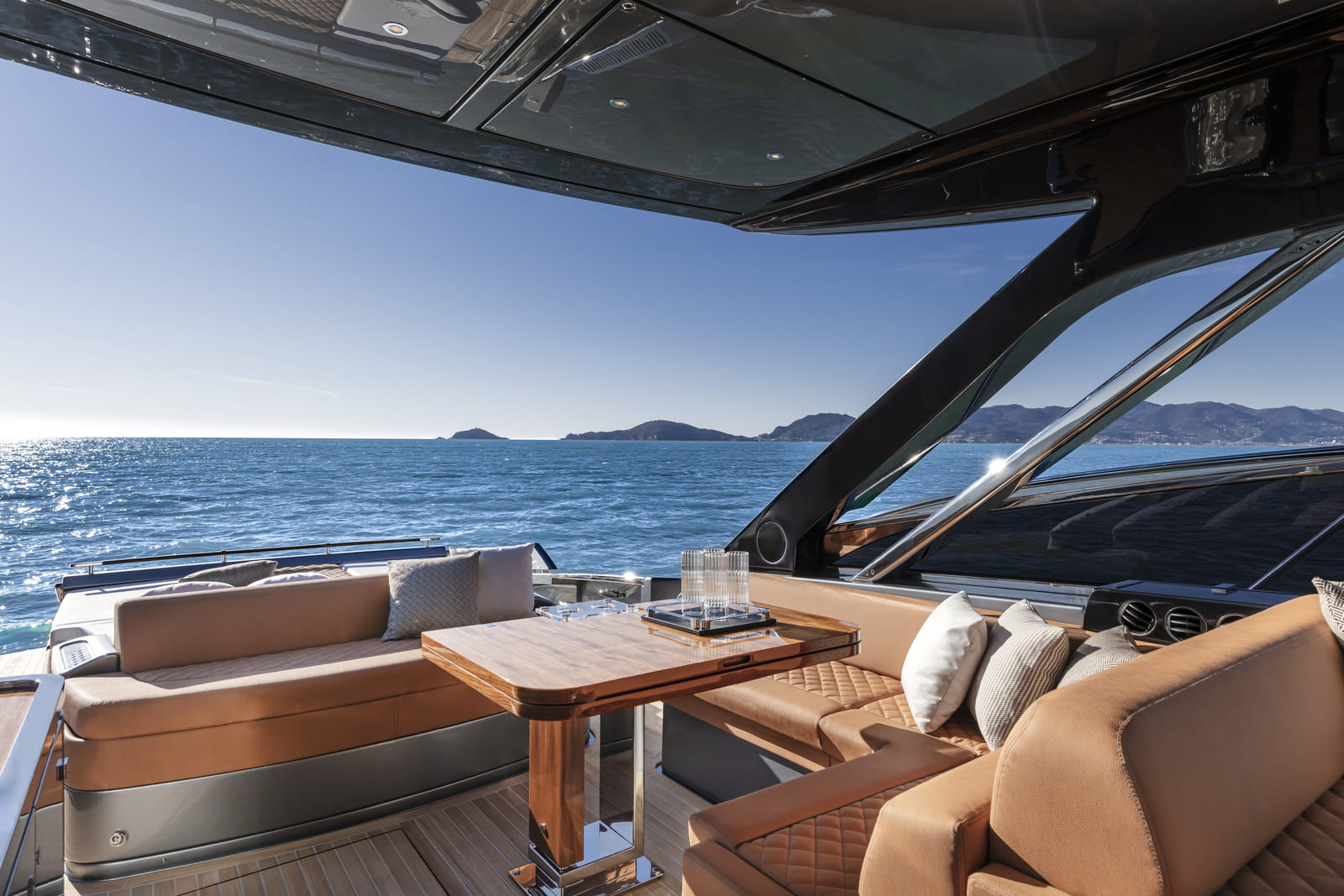 Riva 56 Rivale Hard Top 1 - boat shopping