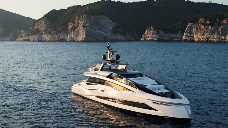 Tecnomar Evo 120 - boat shopping