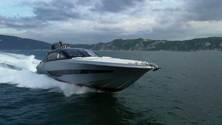 ISA Yachts divulga primeiras imagens do superiate Super Sportivo 100 GTO em teste