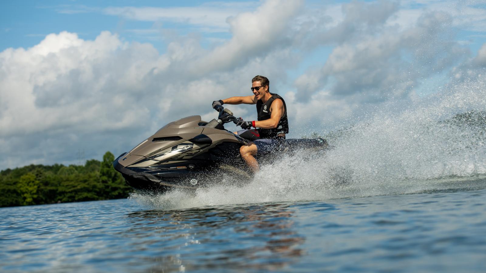 Yamaha WaveRunner 2022 GP1800RSVHO - boat shopping