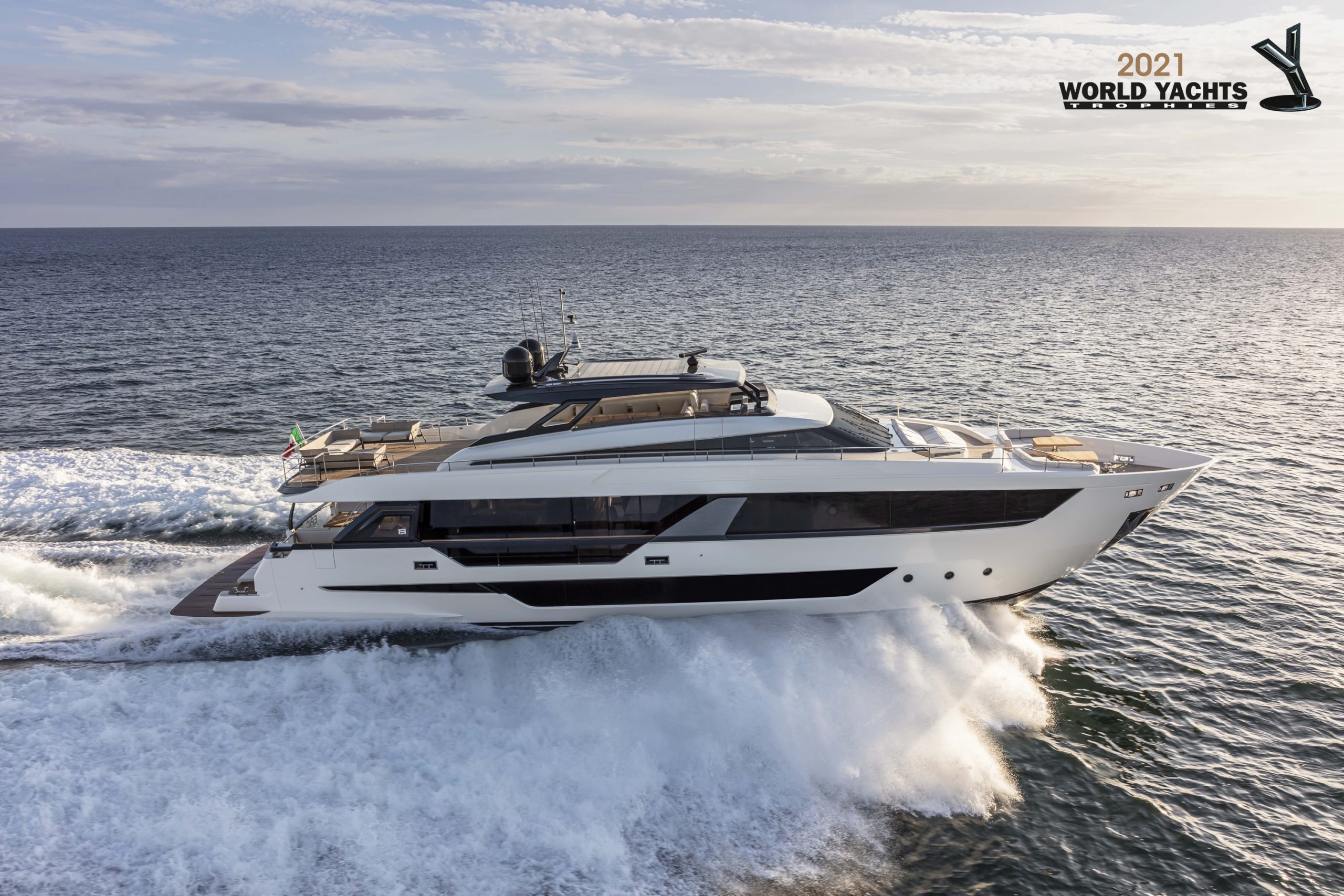 FERRETTI-YACHTS-1000-boat-shopping