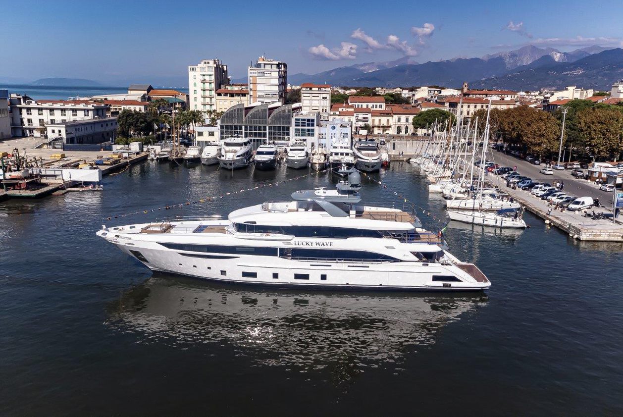 Benetti MY Lucky Wave launch_Diamond 44 boat shopping 2