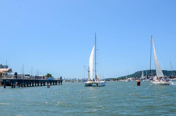 Regata Santos-Rio boat shopping 1