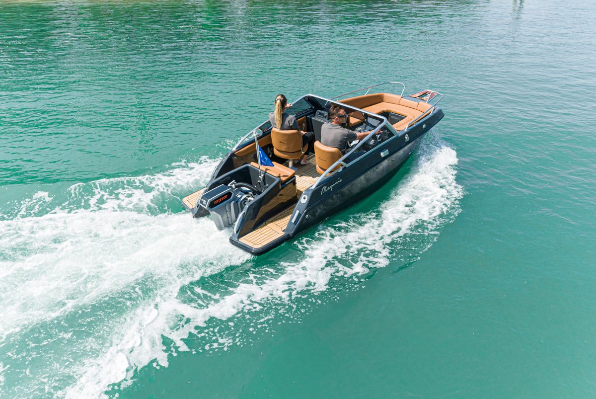 magonis wave e-550 boat shopping 1