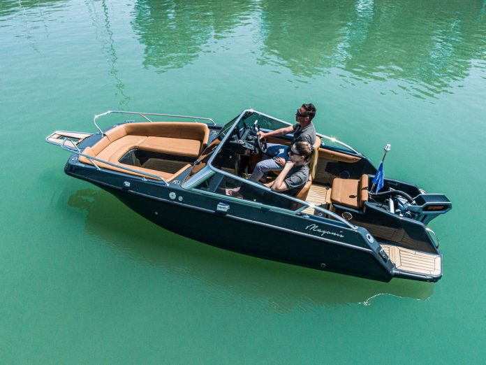 magonis wave e-550 boat shopping 2