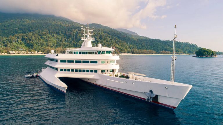 Conheça o Asean Lady, um catamarã assimétrico de 88,15m agora à venda
