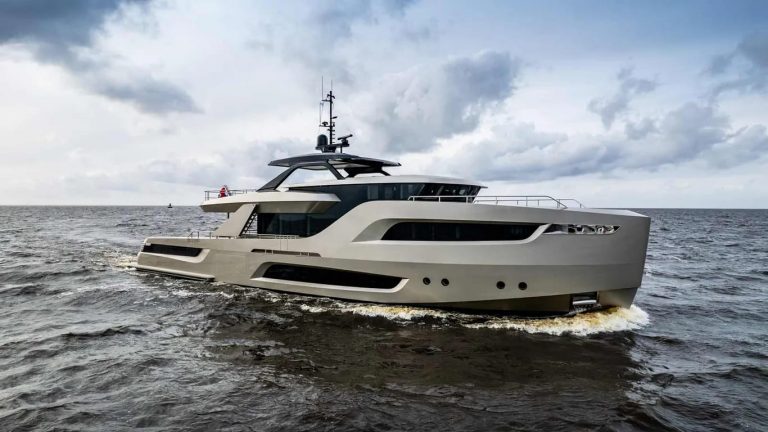 Lady Fleur: primeiro iate X-105 da Holterman Shipyard é visto durante testes no mar